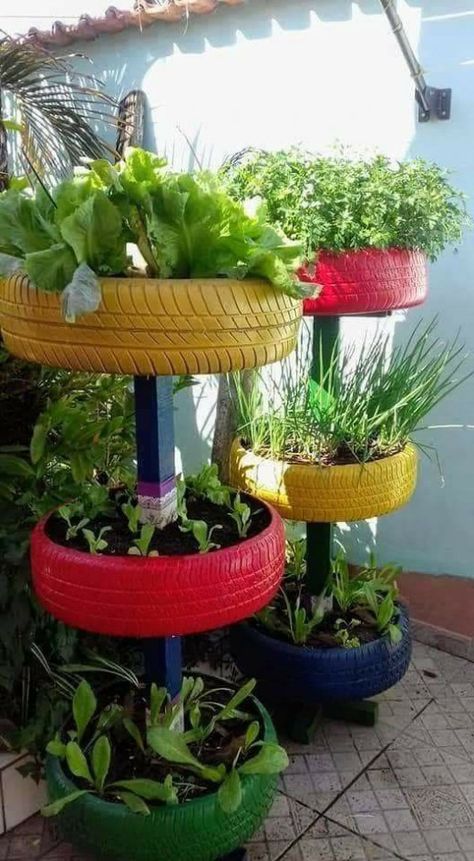 Diy Plant Stand Outdoor, Tire Garden, Vertical Garden Planters, Tire Planters, نباتات منزلية, Old Tires, Diy Backyard Landscaping, Garden Types, Pallets Garden