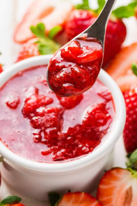 Strawberry Sauce For Cake, Sauce For Cake, Strawberry Sauce Recipe, Mini Strawberry Cheesecake, Strawberry Freezer Jam, Freezer Jam Recipes, Strawberry Cheesecake Recipe, Homemade Strawberry Sauce, Strawberry Compote