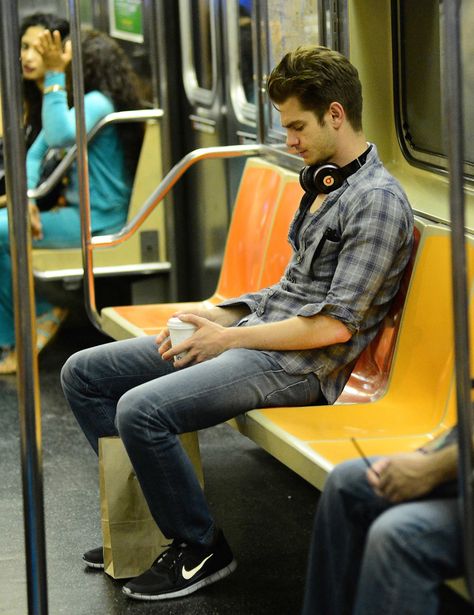 Andrew Garfield Has Got That Cool-Kid Necklace on That Cool-Kid Train Andrew Garfield Spiderman, Garfield Spiderman, Andrew Garfield, Tom Hanks, British Actors, Hugh Jackman, Amazing Spiderman, Peter Parker, Keanu Reeves