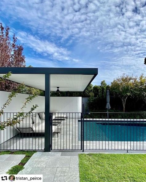 A&T Metalworks on Instagram: "Our Slimline round design uses round uprights that disappear so you can enjoy the view into your pool. Great option for a minimal look. Available in all colours. And of course curves available!! #poolfencingperth #metalpoolfencing #custommetalworkperth" Modern Pool Cabana, Pool Garden Design, Pool Fencing Landscaping, Fence Around Pool, Metal Pool, Pool Pergola, Living Pool, Outdoor Pool Area, Pool Renovation