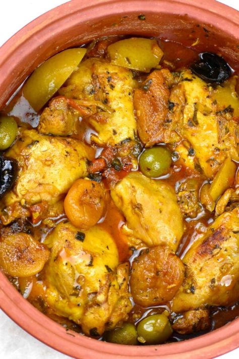 Moroccan Tagine Recipes, Moroccan Chicken Recipe, Tajin Recipes, Tagine Cooking, Moroccan Stew, Arab Food, Moroccan Recipes, Chicken Tagine, Tagine Recipes