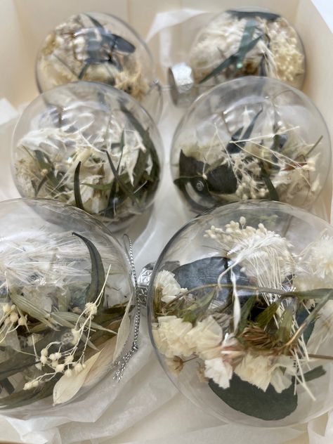 Green Christmas Tree Decor, White Green Christmas Tree, Flowers Ornaments, Handmade Christmas Tree, Christmas Tree Decor, Flower Ornaments, Green Christmas Tree, Christmas Ornament Sets, Xmas Ornaments