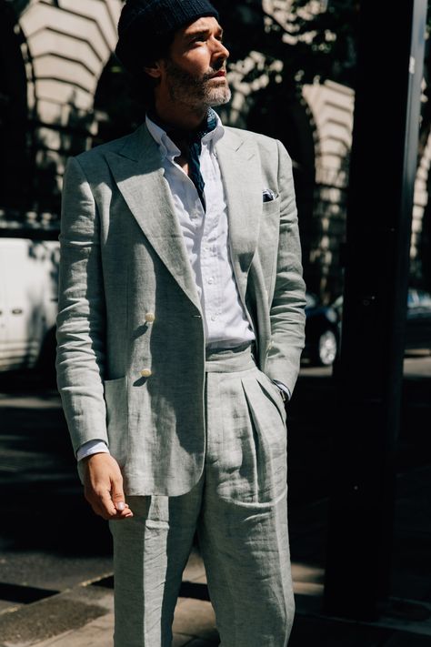 The Best Street Style from London Fashion Week Men's | GQ Classic Mens Style Modern Gentleman, London Fashion Week Mens, Formal Mens Fashion, Mens Fashion Classic, London Street Style, The Best Street Style, Man Style, Modern Gentleman, Men’s Suits