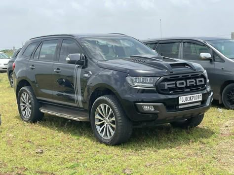 Black ford endeavour 4×4 all black Forchunar Car Black, Black Endeavour Car, Ford Endeavour Modified, Ford Endeavour Black, Endeavour Ford, Endeavor Car, Fortuner Legender, Range Rover Svr, Indian Cars