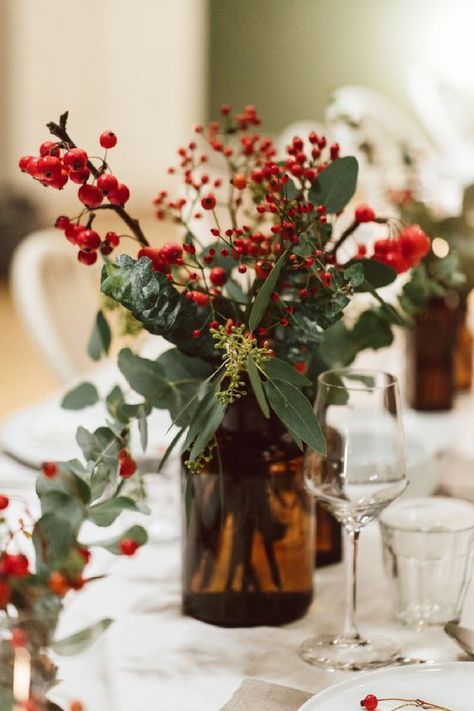 Fall Favorites — Holiday Edition! Christmas Wedding Centerpieces, Christmas Dinner Table, Natural Christmas, Christmas Inspo, Christmas Table Settings, Noel Christmas, Merry Little Christmas, Christmas Mood, Decoration Christmas