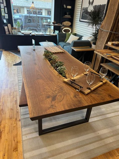 Living Edge Dining Table, Wood Table Kitchen, Walnut Wood Dining Table, Live Edge Wood Table, Black Walnut Table, Dining Table Price, Cafe Seating, Pattern And Texture, Slab Table