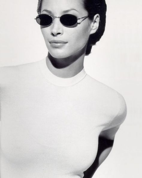 Christy Turlington 90s, French Fashion Women, Sunglasses 90s, 90's Supermodels, 90s Minimalism, Cinema Design, Guilty Conscience, 90s Calvin Klein, French Women Style