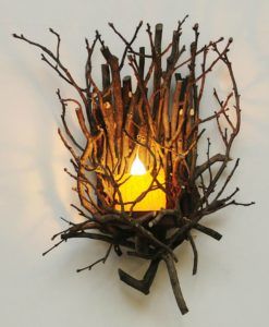 Twig wall sconce with pillar candle Takken Decor, Halloween Decor Diy, White Pillar Candles, Diy Lampe, Deco Luminaire, Driftwood Crafts, Branch Decor, Room Deco, Wooden Lamp