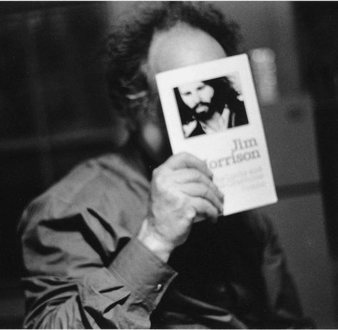 Allen Ginsberg Estate on Instagram: “Robert Frank, 7 Bleecker Street, New York City, May 14, 1986. (snapped by Allen Ginsberg, courtesy Stanford University Libraries / Allen…” Bleecker Street, Allen Ginsberg, Lizard King, Beat Generation, Robert Frank, Street New York, Writers And Poets, Stanford University, Nova York