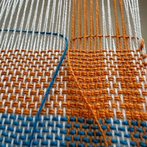 Clasped Weft Weaving, Wood Laser Ideas, Heddle Loom, Weaving Textiles, Weaving Projects, Loom Weaving, Crafty Craft, Needle And Thread, Loom