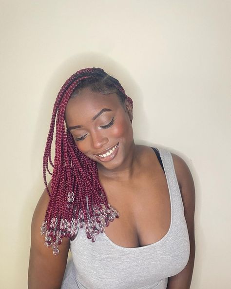 21. Short Burgundy Knotless Braids With Water Beads: These short burgundy knotless braids blend style and comfort. Ideal for a casual day out or a lively night with friends, adding elegance to your look. Burgundy Knotless Braids, Burgundy Knotless, Knotless Braids With Beads, Night With Friends, Dress Ankara, African Print Dress Ankara, Braids With Beads, Water Beads, Knotless Braids