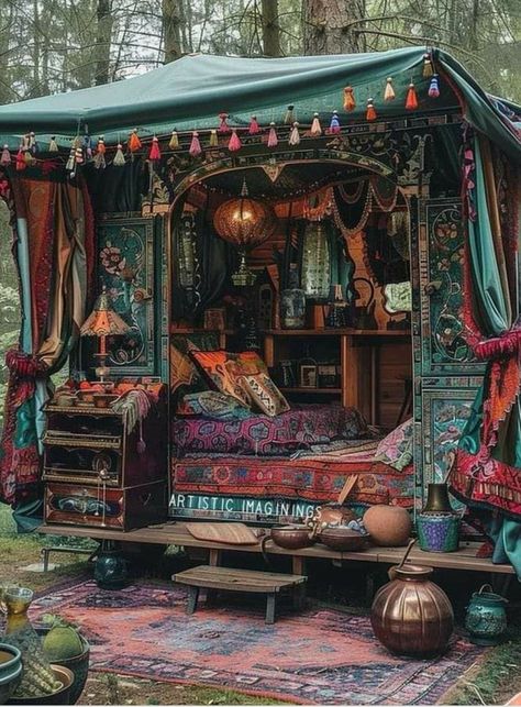 Romani Living Room, Romani Caravan Interior, Witch Caravan, Romani Decor, Hippie House Aesthetic, Boho Tent, Nomadic Life, Caravan Decor, Caravan Interior