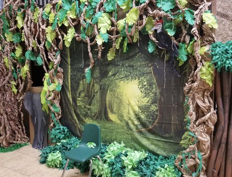 Forest Stage Decor, Classroom Enchanted Forest Theme, Forest Backdrop Diy, Forest Display, Teddy Bear Picnic Birthday Party, Enchanted Forest Fairy, Winter Animal Crafts, Enchanted Forest Decorations, Forest Classroom