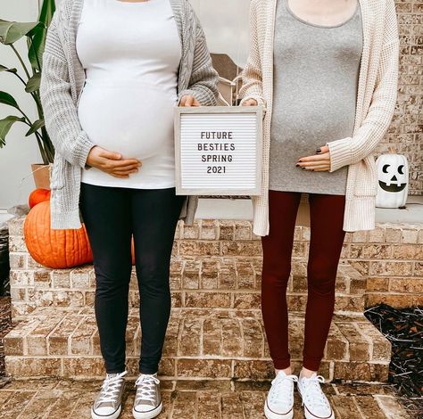 Maternity Shoot Friends, Best Friend Maternity Pictures Funny, Pregnant At The Same Time As Best Friend, Pregnant With Your Best Friend, Best Friends Pregnant Together Announcement, Best Friend Pregnant Together, Pregnancy Friends Photos, Bestfriend Maternity Photo, Sisters Pregnant Together Announcement