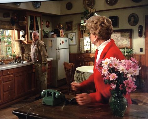 Murder she wrote Cove Aesthetic, Fletcher Aesthetic, Country Cottage Living, Movie Houses, Jessica Fletcher, Cabot Cove, Investiture Ceremony, Mystery Show, Angela Lansbury