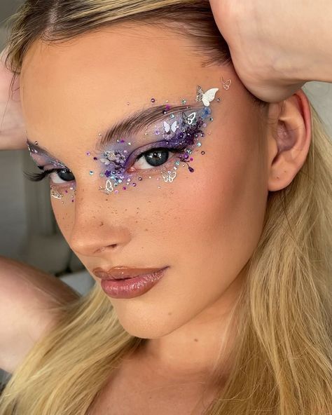 Makeup Styles To Try, Festival Makeup Looks, Music Festival Makeup, Festival Makeup Glitter, Acrylic Nails Nude, Euphoria Makeup, Show Makeup, Regular People, Festival Inspiration