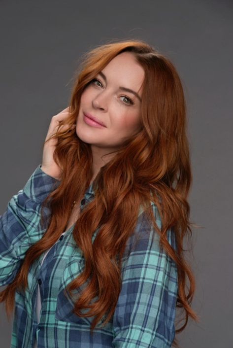 Lindsay Lohan Now, Lindsay Lohan Hair, Makeup Spray, Glowing Makeup, Lindsay Lohan, Hollywood Star, Fall Hair, Hair Goals, Redheads