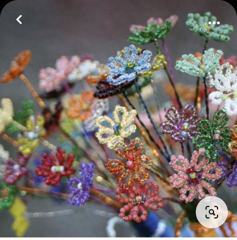 Beaded Bouquet, French Beading, Beaded Flowers Patterns, Seed Bead Flowers, French Beaded Flowers, Bead Flowers, Wire Flowers, Beaded Crafts, Wire Crafts