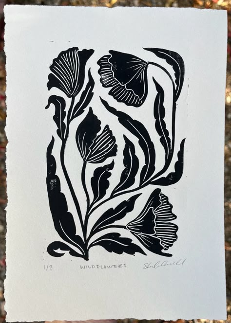 Black Flower Illustration, Linocut Prints Simple Flower, Calendula Tattoo, Easy Lino Print Ideas, Woodcut Flower, Floral Linocut, Linocut Art Simple, Flower Lino Print, Flower Linocut