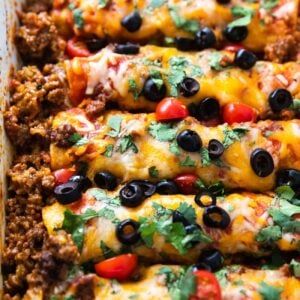 Easy Ground Beef Enchiladas Recipe - These easy beefy cheesy enchiladas are a delicious and simple dinner idea for busy families. #DinnerIdea #EasyDinner #Recipe #GroundBeef #Casserole #Hamburger Hamburger Enchiladas, Ham Noodle Casserole, Easy Ground Beef Enchiladas, Recipes For Tacos, Beef Enchiladas Recipe, Ham And Noodle Casserole, Low Carb Enchiladas, Bacon Ranch Casserole, Easy Beef Enchiladas