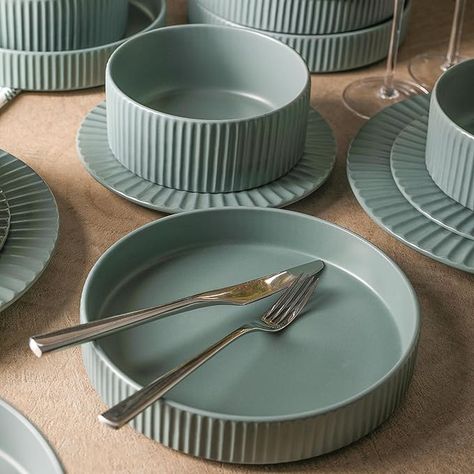 Stone Dinnerware, Dinnerware Set Modern, Crockery Design, Decorating House, Casserole Set, Beginner Pottery, Modern Dinnerware, Ceramic Dinnerware Set, Dream Kitchens Design