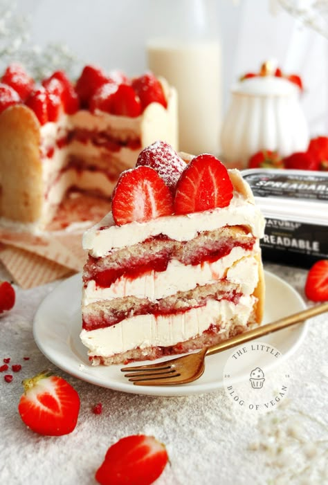 Slice of strawberry tiramisu cake with strawberries Eggless Strawberry Desserts, Strawberry Tiramisu Cake, Vegan Strawberry Cake, Homemade Ladyfingers, Strawberry Tiramisu, Cake With Strawberries, Vegan Tiramisu, Slice Cake, Plant Based Desserts