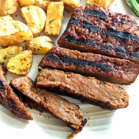 This is the best vegan steak recipe! They're perfectly tender and juicy and look so realistic, you could sneak them on the grill and no one would question you. They're filling, high in protein, and are surprisingly easy to make! Vegan Steak Recipe, Bbq Vegan, Vegan Meat Recipe, Seitan Recipes, Vegan Steak, Vegan Beef, Vital Wheat Gluten, Meat Substitutes, Steak Recipe