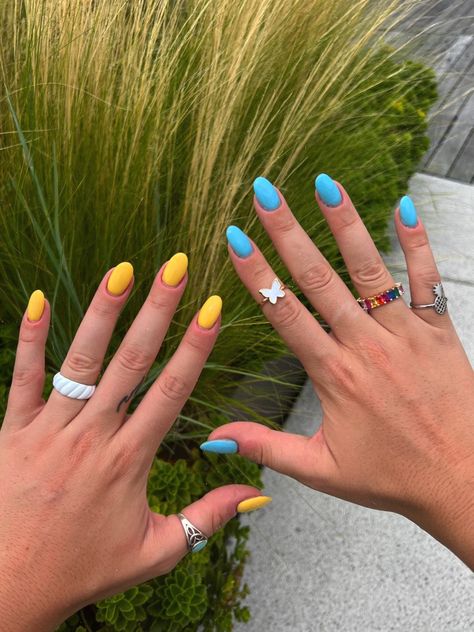 Nail design. Blue nails. Yellow nails. Summer nails. Contrasting Nail Colors, Orange Blue And Yellow Nails, Complementary Colors Nails, 2 Nail Color Ideas Each Hand, One Hand Orange One Hand Blue Nails, Two Different Colors On Each Hand Nails, Spring Nails 2023 Bright Colors, Blue Nails With Yellow Accent, Two Color Gel Nails