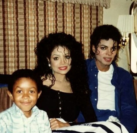 Emmanuel Lewis, Latoya & MJ Emmanuel Lewis, Mj Bad, Michael Jackson Photoshoot, Michael Jackson Bad Era, Michael Jackson Quotes, Michael Jackson Rare, Photos Of Michael Jackson, Michael Love, Joseph Jackson