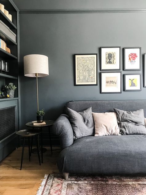 HOW (NOT) TO DO DARK INTERIORS - Paper Room Interiors How To Style A Console Table, Dark Living Room, Light Paint Colors, Oval Room Blue, Living Room Plan, Dark Paint Colors, Choosing Paint Colours, Dark Living Rooms, Modern Magic