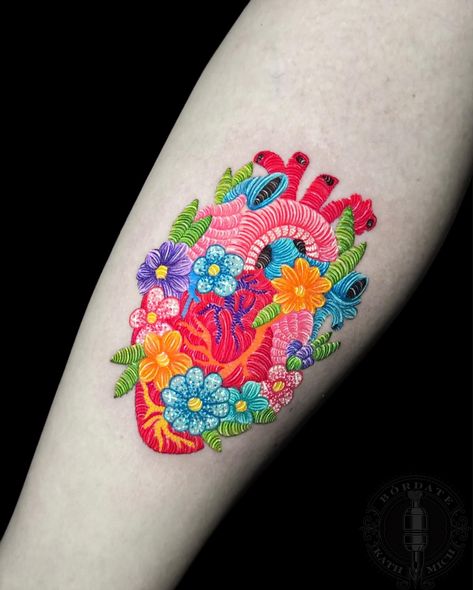 Girly Colorful Tattoos, Mexican Flag Tattoos For Women, Latina Tattoo Ideas Mexican Art, Latin Embroidery, Mola Tattoo, Mexican Flower Tattoo, Mexican Embroidery Tattoo, Agenda Scrapbook, Tattoo Advice