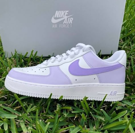 Purple And White Air Force 1, Purple Nike Aesthetic, Nike Aesthetic Shoes, Purple Air Force 1, Purple Nike Shoes, Easter Shoes, Nike Aesthetic, Shoes Pastel, Tenis Air Force