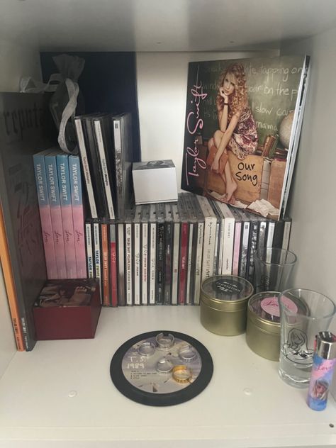 Taylor Swift Cds, Taylor Swift Cd, Cd Shelves, Zen Place, Ours Taylor Swift, Zen Room, Uni Room, Globe Decor, Room Redesign