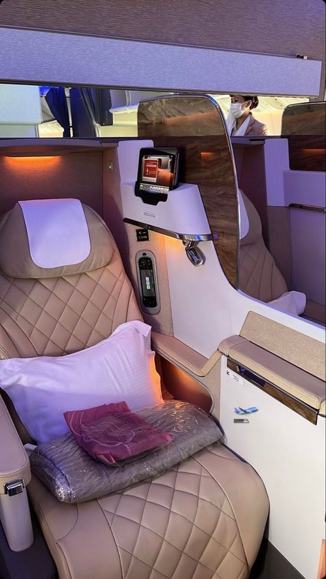 Plane Private, Emirates Airlines, Billionaire Lifestyle Luxury Living, First Class Flights, Estilo Kylie Jenner, Airport Aesthetic, Emirates Airline, Personal Business, Super Rich Kids