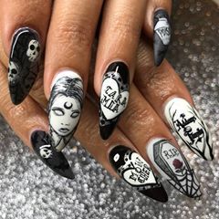 Edward Scissorhands Nail Art, Addams Nails, Skull Almond Nails, Wednesday Addams Nails, Witch Nail Art Goth, Planchette Nail Art, Black Skull Nails Acrylic, Addams Family Halloween, Gothic Nails