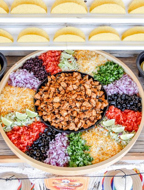 Cute Taco Bar Ideas, Taco Board Presentation, Small Taco Bar, Taco Charcuterie Table, Walking Taco Charcuterie Board, Mexican Themed Charcuterie Board, Taco Table Party Ideas, Mexican Grazing Table, Bar Charcuterie Board