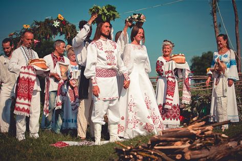 russian-wedding-photography-samples Russian Wedding Traditions, Russian Wedding Dress, European Wedding Dresses, Ukrainian Wedding, Folk Wedding, Pagan Wedding, Russian Wedding, Ethnic Wedding, Russian Culture