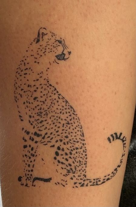 Cheetah Tattoo For Women Sleeve, Cheetah Tattoo For Women, Fineline Tattoo Ideas, Cheetah Tattoo, Fine Line Tattoo Ideas, Line Tattoo Ideas, Unique Tattoo Ideas, Leopard Tattoos, Fineline Tattoo