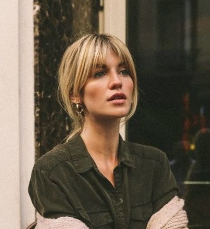 Blonde Bangs 2023, Fringe On Blonde Hair, French Haircut Bangs, Fine Hair And Bangs, Mid Length Hair With French Bangs, Short Bangs 2023, Bob With Bangs Long Face, Blonde Bottleneck Bangs, Hair Styles With Fringes Mid Length