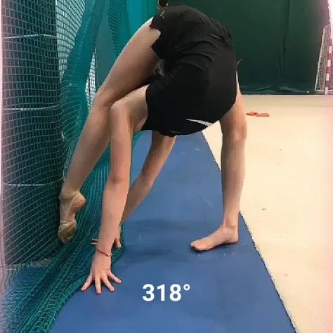 Extreme oversplits by Ulyana Travkina Contortion Training, Gymnastics Wallpaper, Rhythmic Gymnastics Training, Amazing Flexibility, Gymnastics Flexibility, Gymnastics Stretches, Dancer Lifestyle, Gymnastics Skills, Gymnastics Training