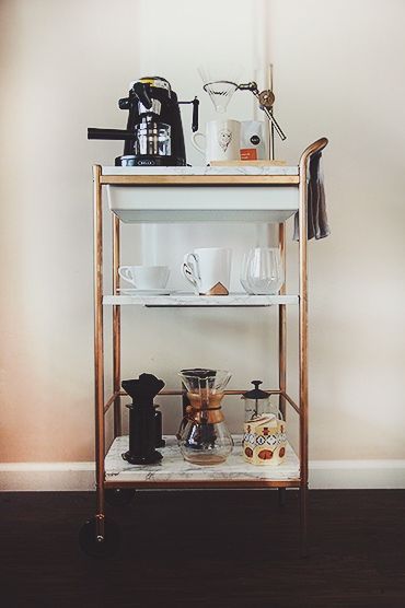 IKEA HACK - coffe cart / bar cart http://creatingwithklc.weebly.com/crafts/coffee-cart Kaffe Station, Ikea Bar Cart, Coffee Bar Cart, Ikea Bar, Diy Bar Cart, Coin Café, Gold Bar Cart, Diy Hanging Shelves, Coffee Cart