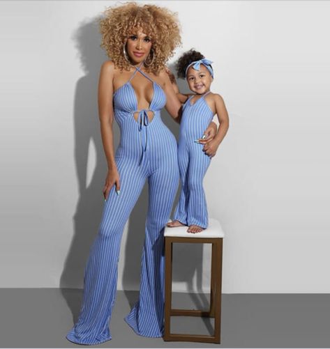 Mother Daughter Photography Poses, Mommy Daughter Photography, Mommy Daughter Photoshoot, Mommy Daughter Pictures, Daughter Photoshoot, Cute Family Pictures, 21st Birthday Outfits, Mommy And Baby Pictures, Mommy And Me Photo Shoot