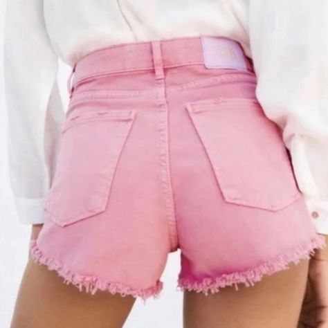 Nwot Zara Bubble Gum Punk Cut Off Denim Jean Shorts Brand New Size 2 Super Cute And Trendy Baby Pink Barbie Denim Shorts. High Rise. Great With A White Top Love The Fit They’re Super Flattering On The Back ! Black Denim Cutoff Shorts, Pink Jean Shorts, Zara Denim Jeans, Cut Out Jeans, Preppy Shorts, Ripped Jean Shorts, Cuffed Denim Shorts, White Denim Shorts, Zara Shorts