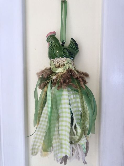 Primitive Crafts Diy, Tassel Making, Tassels Tutorials, Victorian Crafts, French Crafts, Antique Booth Ideas, Tassel Ornament, Tassel Crafts, Diy Tassel