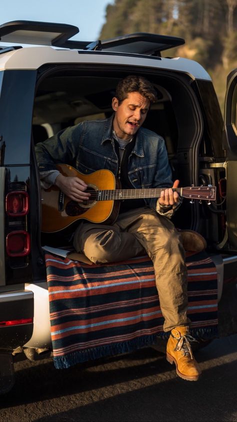 John Mayer Outfit Ideas, Guitarist Outfit Men, Musician Outfit Men, Guitarist Fashion, Guitarist Outfit, Western Outfits Mens, Musician Photoshoot, Guitarist Photography, Musician Style