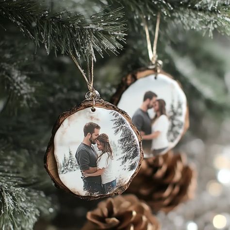 Rustic Photo Transfer Ornaments Photo On Wood Ornament, Wood Slice Picture Ornaments, Photo Wood Ornaments Diy, Wooden Picture Ornaments, Diy Photo Ornaments Christmas, Photo Transfer Ornaments, Wood Slice Ornament Ideas, Wood Discs Crafts, Photo Onto Wood