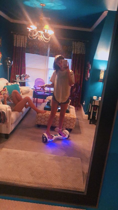 #hoverboard #mirrorpicture #picture #aesthetic Hoverboard Aesthetic, Teen Aesthetic, Hover Board, Lonely Girl, Indoor Photography, Shower Skin Care, Pink Girly Things, Xmas Presents, Meus Pins