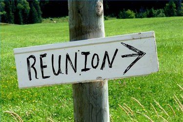 How to Write a Class Reunion Letter Family Reunion Quotes, Reunion Quotes, Alumni Reunion, Family Reunion Gifts, Reunion Gift, Reunion Games, Family Reunion Games, Family Reunion Planning, Reunion Ideas