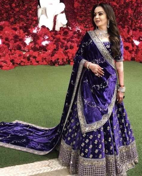 Mother of the bride lehenga inspo for a Mehndi भारतीय दुल्हन संबंधी, Mother Of The Bride Looks, डिजाइनर कपड़े, Wedding Lehenga Designs, Designer Bridal Lehenga, Indian Bridal Lehenga, Blue Lehenga, Red Lehenga, Indian Bridal Dress