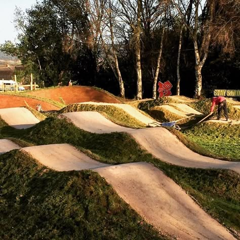 Show Off Your Backyard Pumptrack (Or One You Dream About) - The Hub - Mountain Biking Forums / Message Boards - Vital MTB Backyard Pump Track, Rc Track Ideas, Kids Bike Track, Bike Pump Track, Kids Play Yard, Dirt Bike Track, Jump Park, Bmx Track, Trail Building